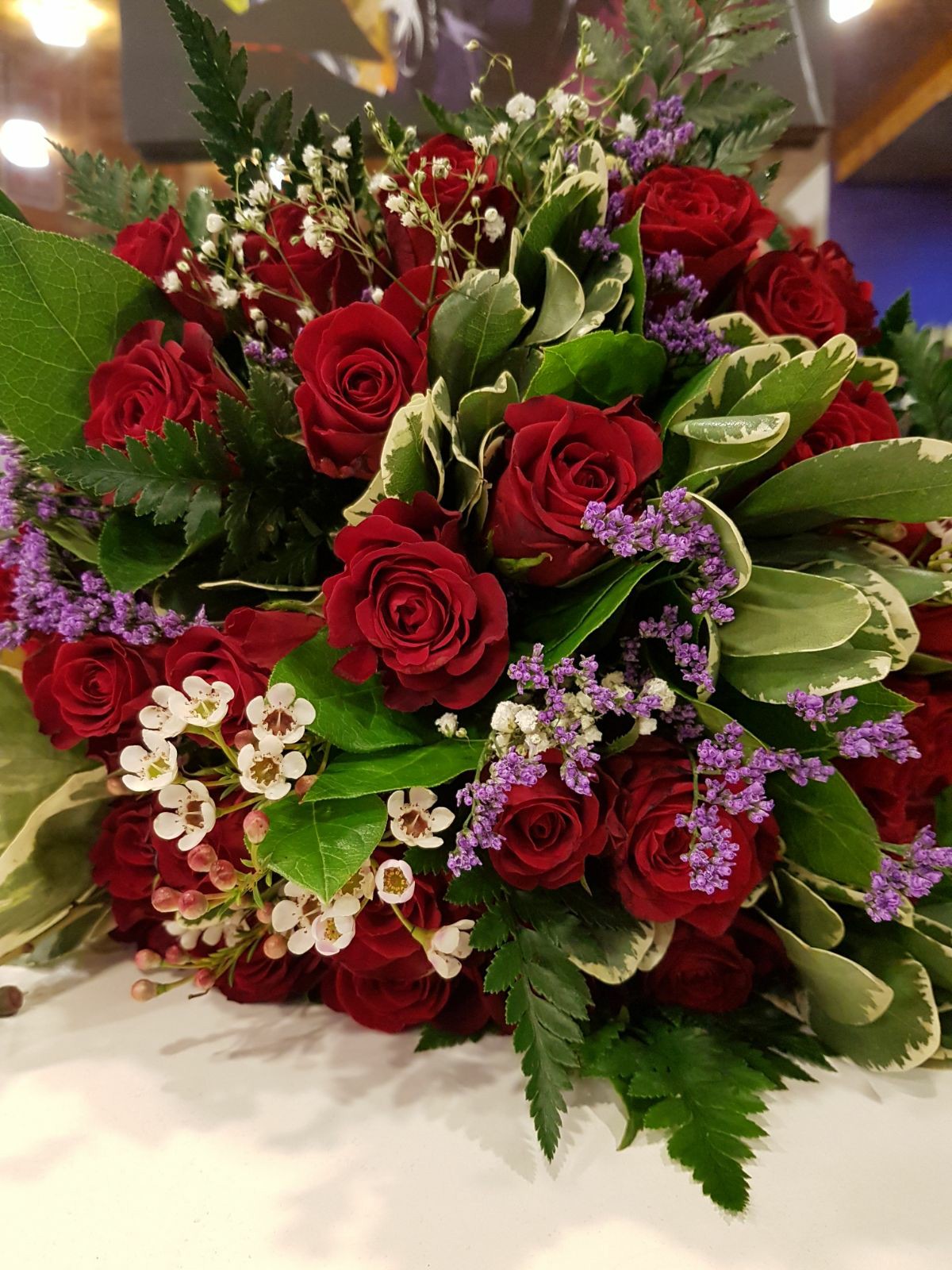 Mazzo Rose Rosse Misto Verde Fioreria Bruseghini Besenello Trento